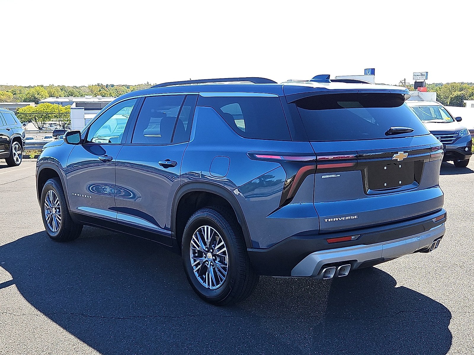 Used 2026 Chevrolet Traverse LT FWD image 4