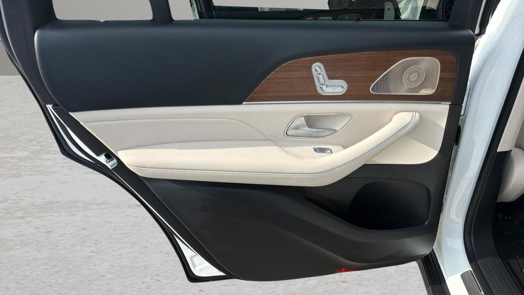 Used 2024 Mercedes-Benz GLS 450 4MATIC image 14