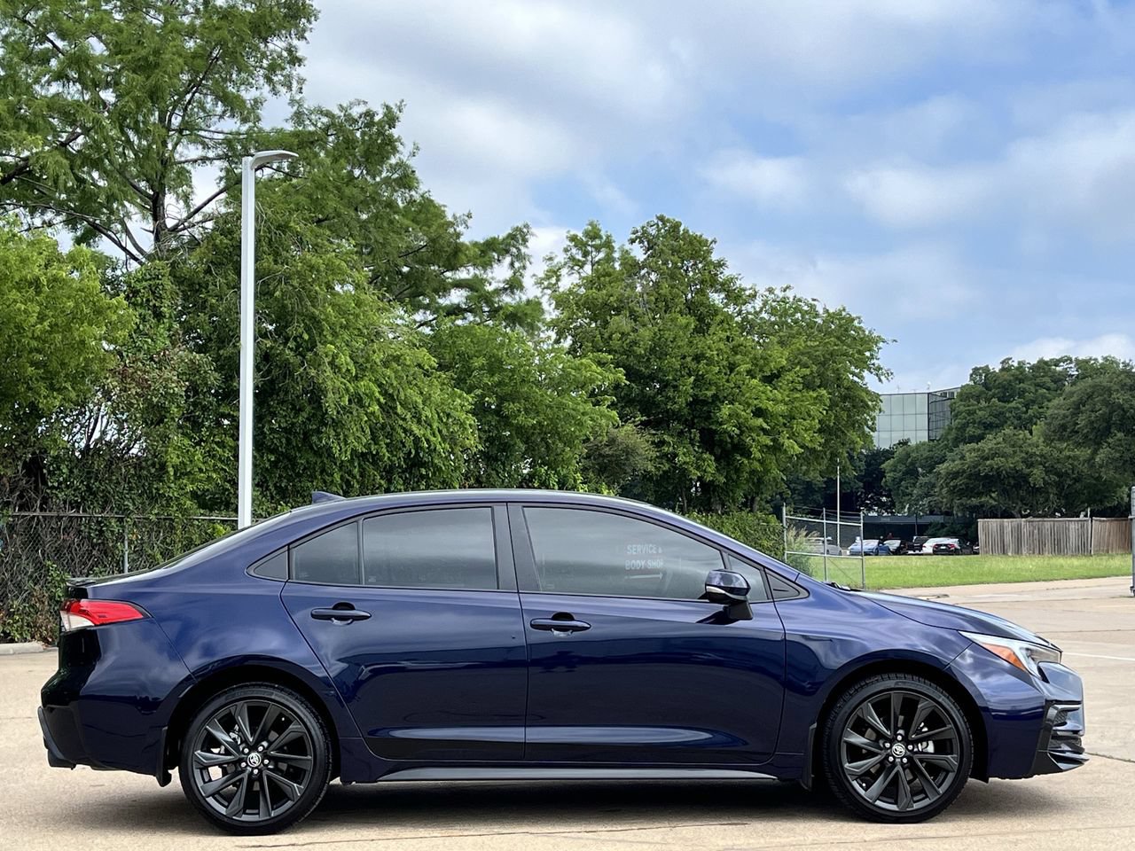 Used 2025 Toyota Corolla SE FWD image 3