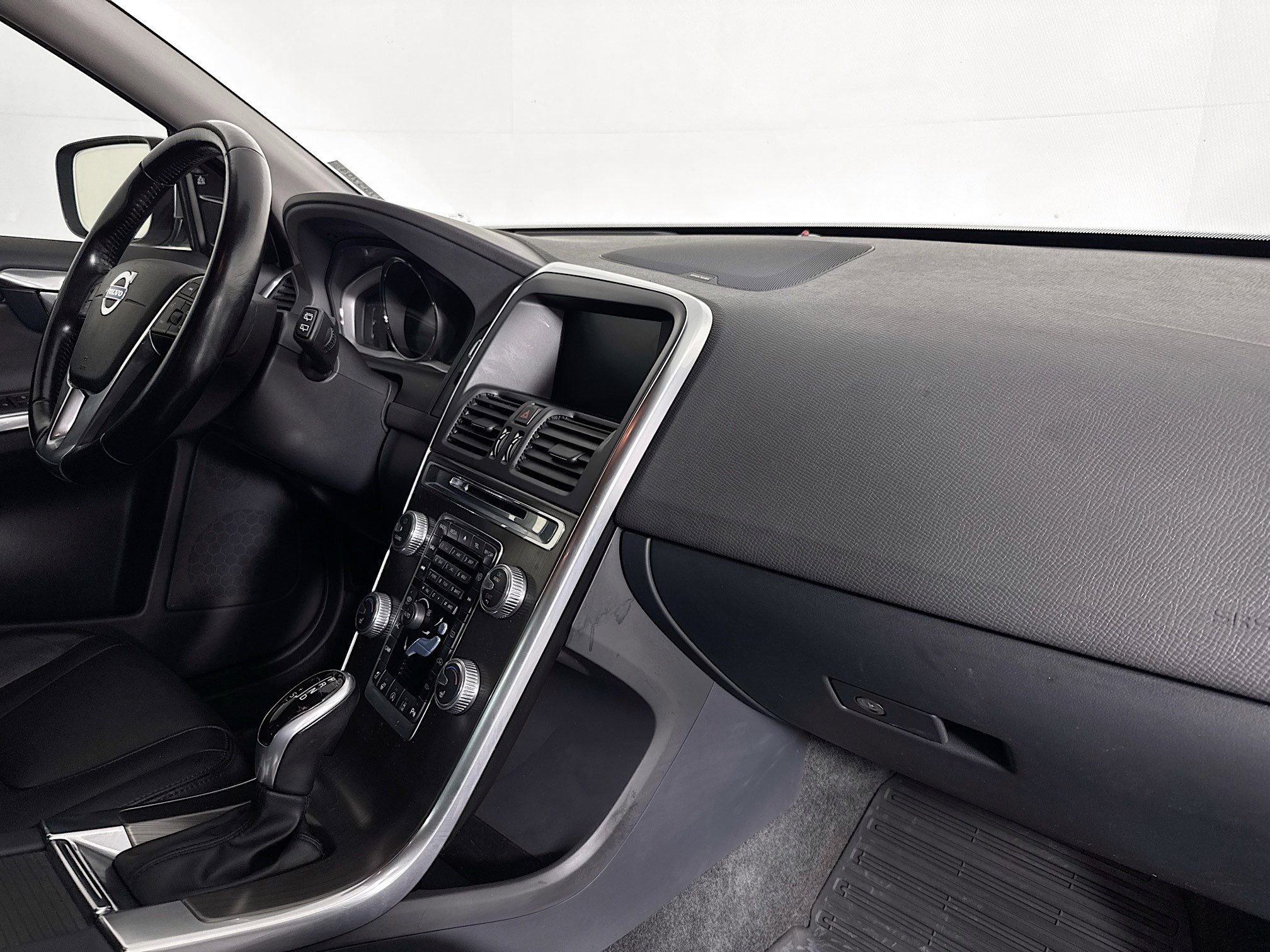 Used 2016 Volvo XC60 T5 Platinum w/ Protection Package image 29