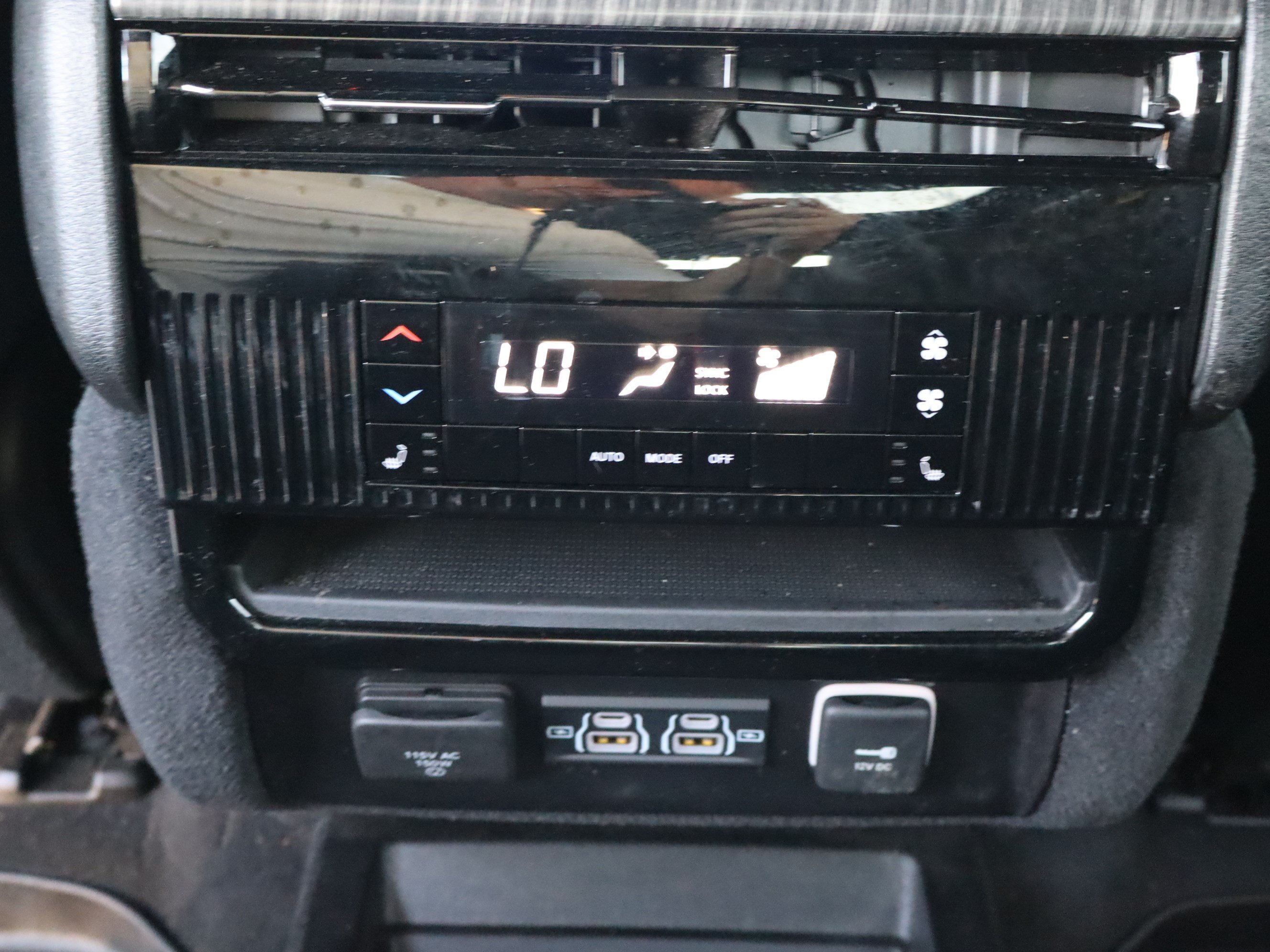 Used 2024 Jeep Wagoneer Series II w/ Convenience Group I AWD/4WD image 14