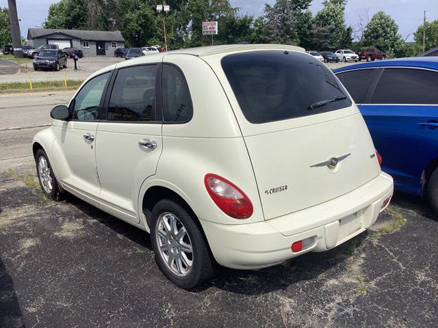 Used 2008 Chrysler PT Cruiser Touring FWD image 4