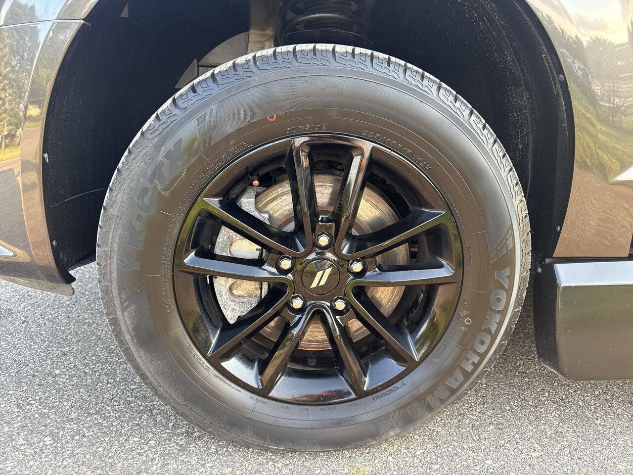 Used 2019 Dodge Grand Caravan SXT w/ Blacktop Package image 11