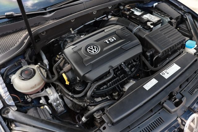 Used 2018 Volkswagen GTI SE FWD image 49