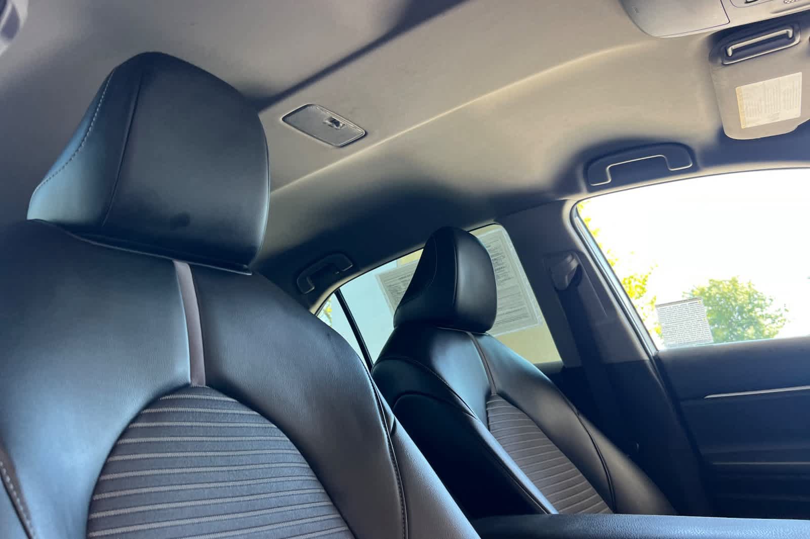 Used 2022 Toyota Camry SE FWD image 16
