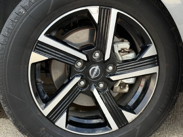 Used 2025 Nissan Sentra SV FWD image 9