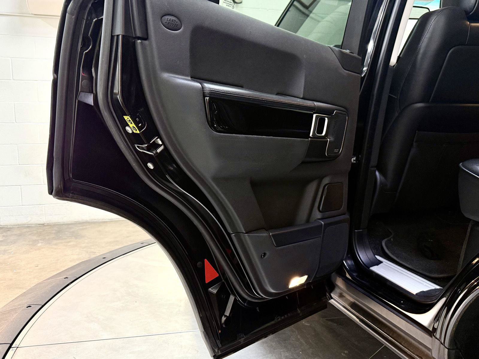 Used 2011 Land Rover Range Rover Supercharged AWD/4WD image 17