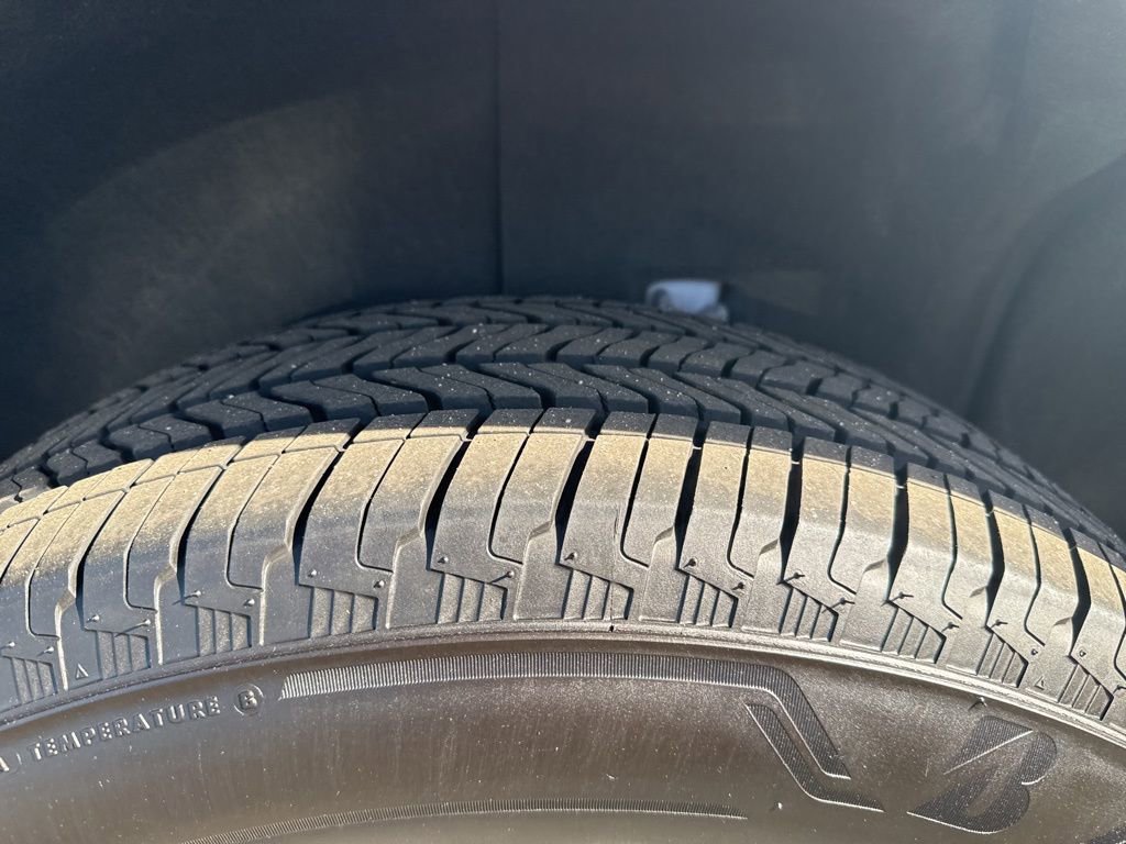Used 2025 GMC Acadia Elevation FWD image 34
