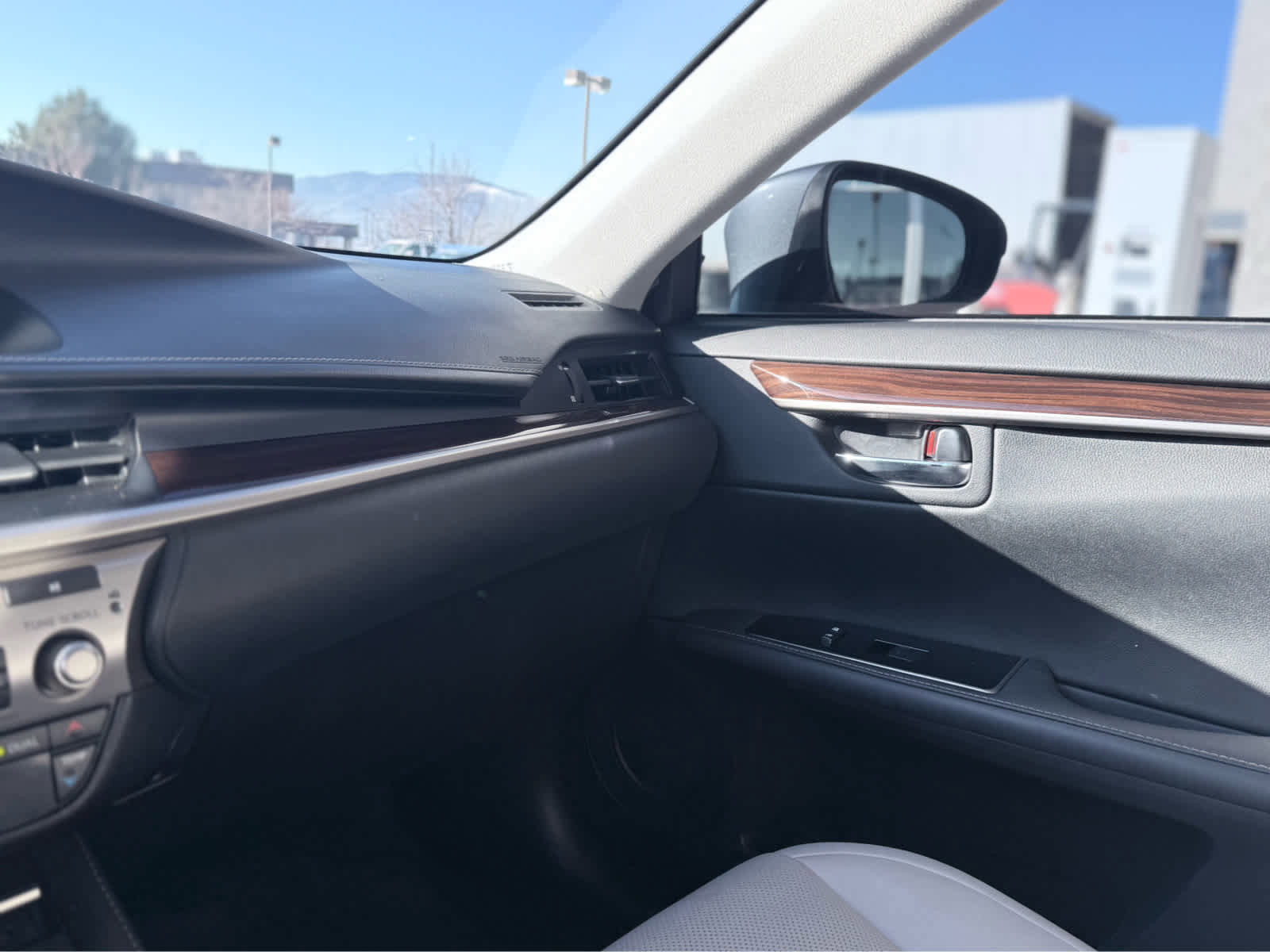 Used 2016 Lexus ES 350 w/ Navigation System Package image 27