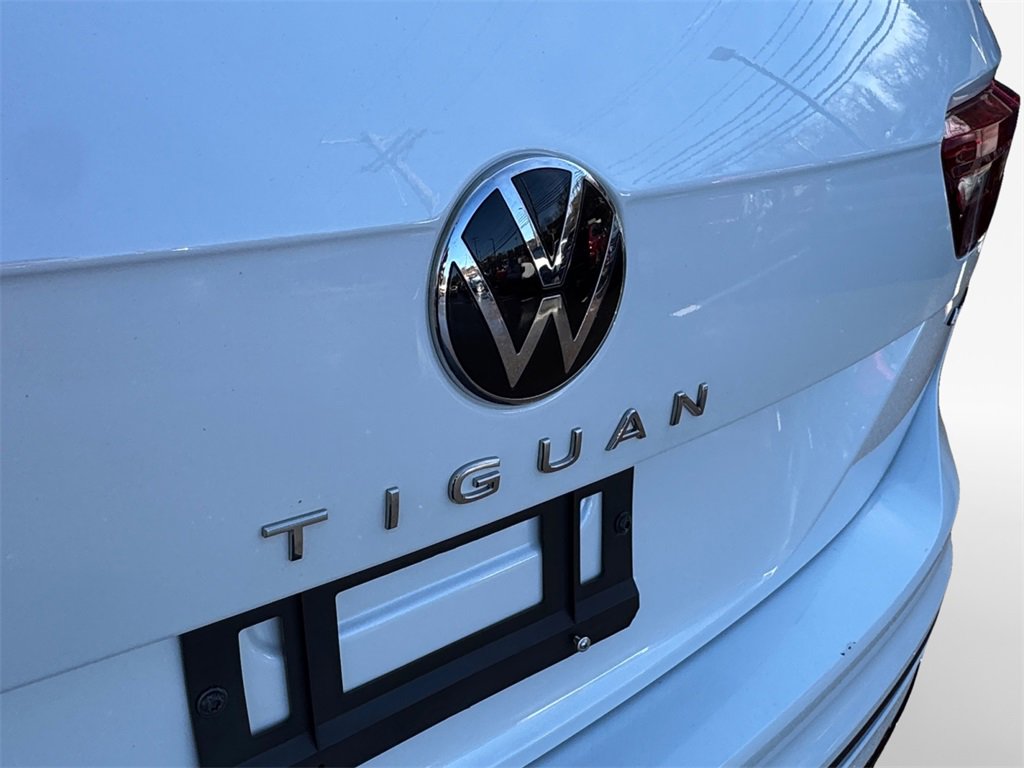 Used 2024 Volkswagen Tiguan SE R-Line image 36