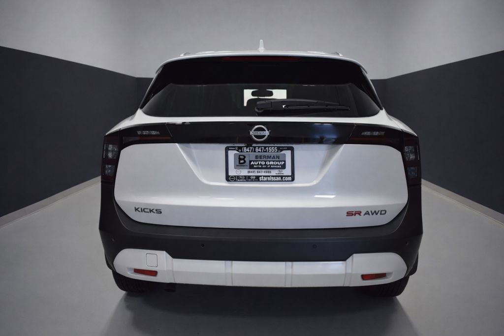 Certified 2025 Nissan Kicks SR image 9
