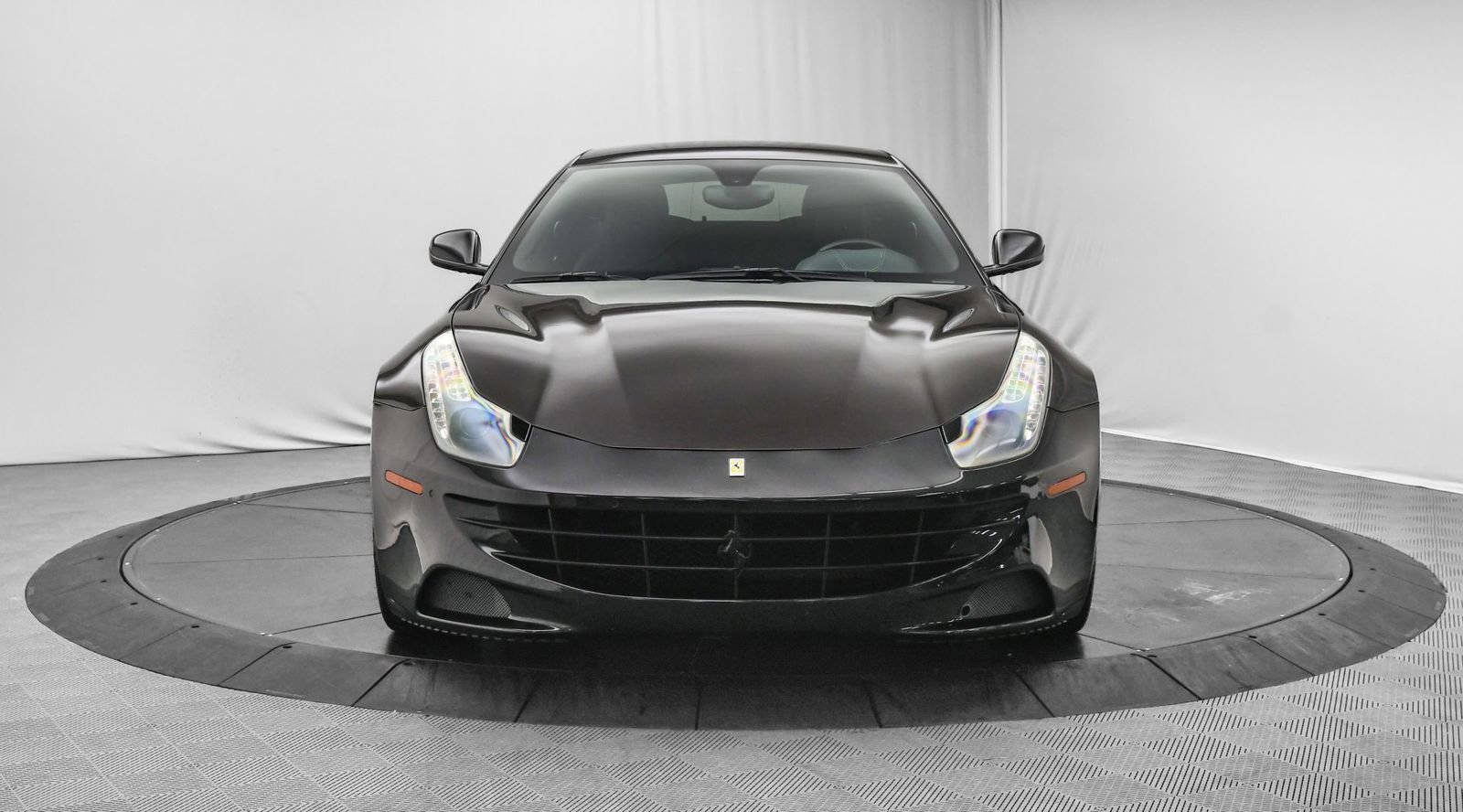 Used 2015 Ferrari FF image 2