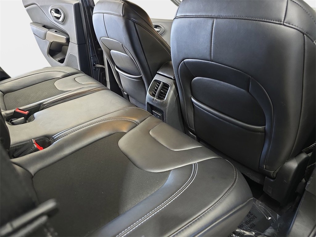 Used 2019 Jeep Cherokee Latitude Plus w/ Cold Weather Group image 13