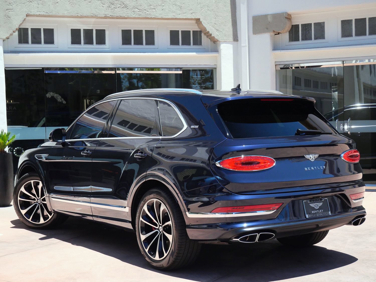 Used 2022 Bentley Bentayga AWD/4WD image 3
