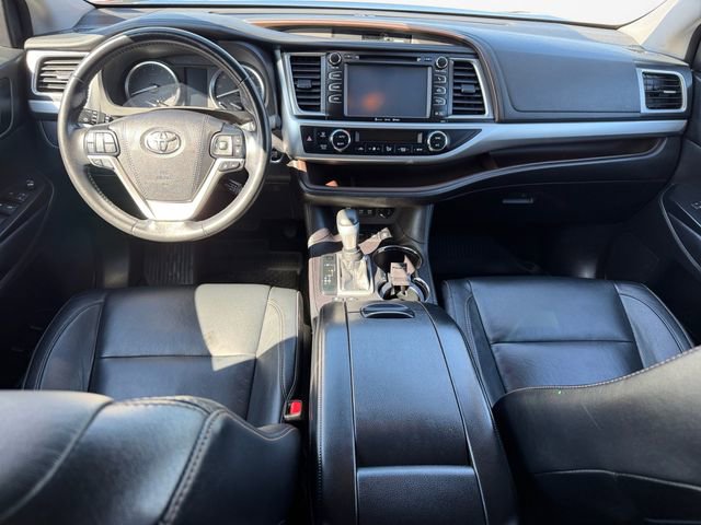 Used 2018 Toyota Highlander XLE image 10