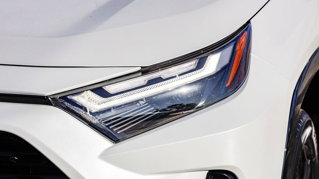 Used 2024 Toyota RAV4 SE image 5
