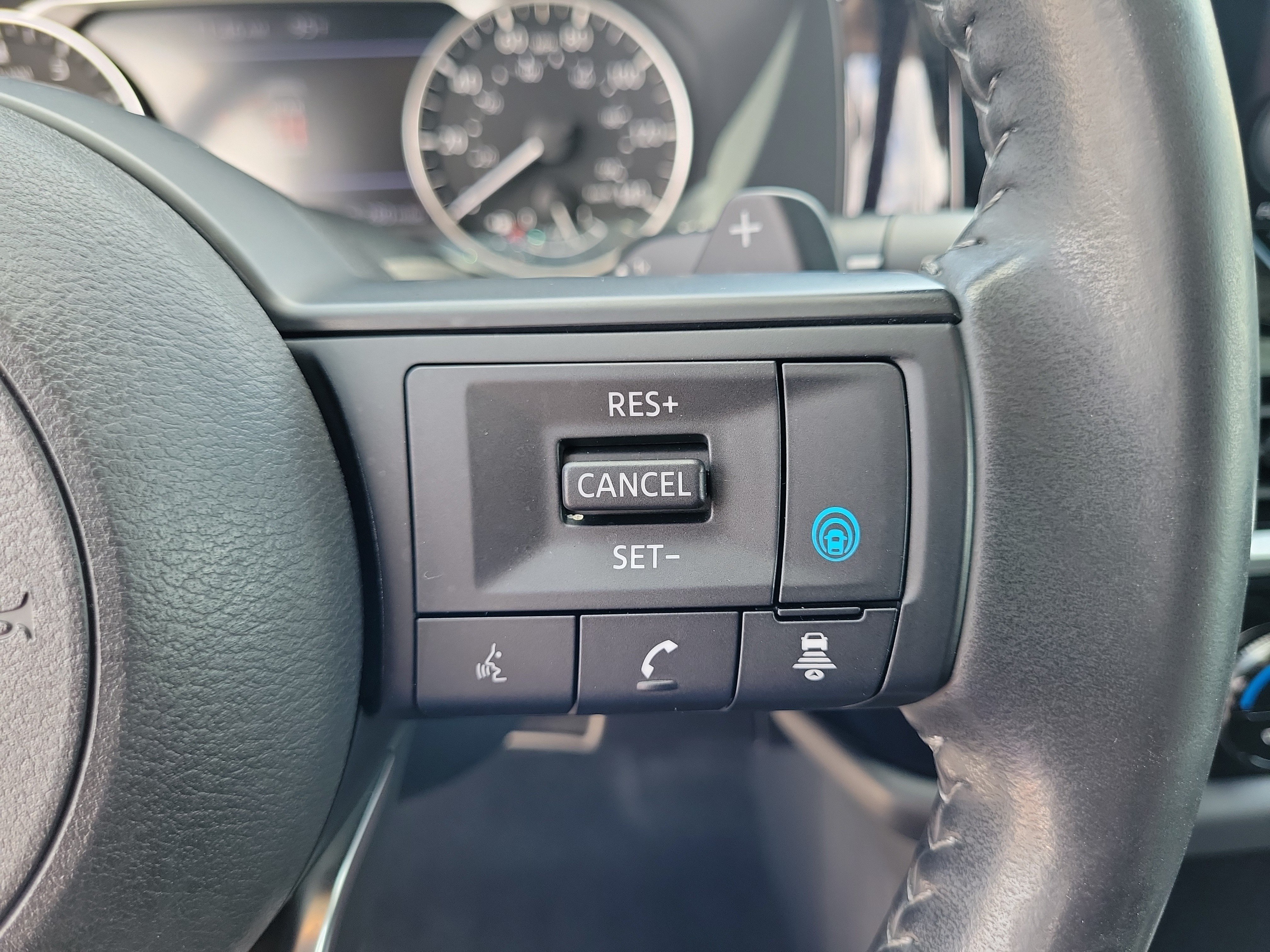 Certified 2024 Nissan Pathfinder SV w/ Black Appearance Package FWD image 19