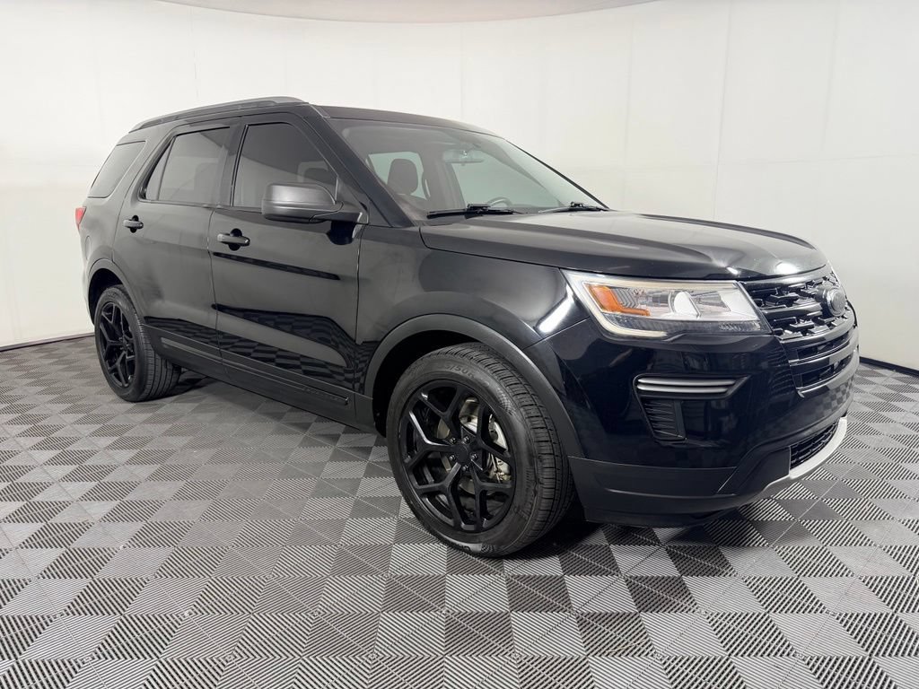 Used 2018 Ford Explorer XLT FWD image 3