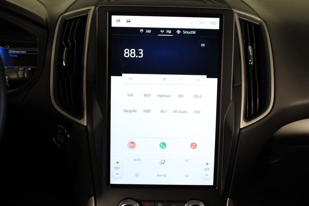 Used 2024 Ford Edge SE w/ Black Appearance Package image 7