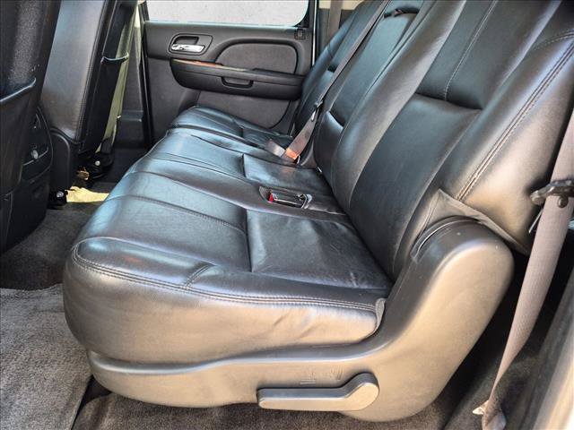 Used 2013 Chevrolet Suburban LT RWD image 13