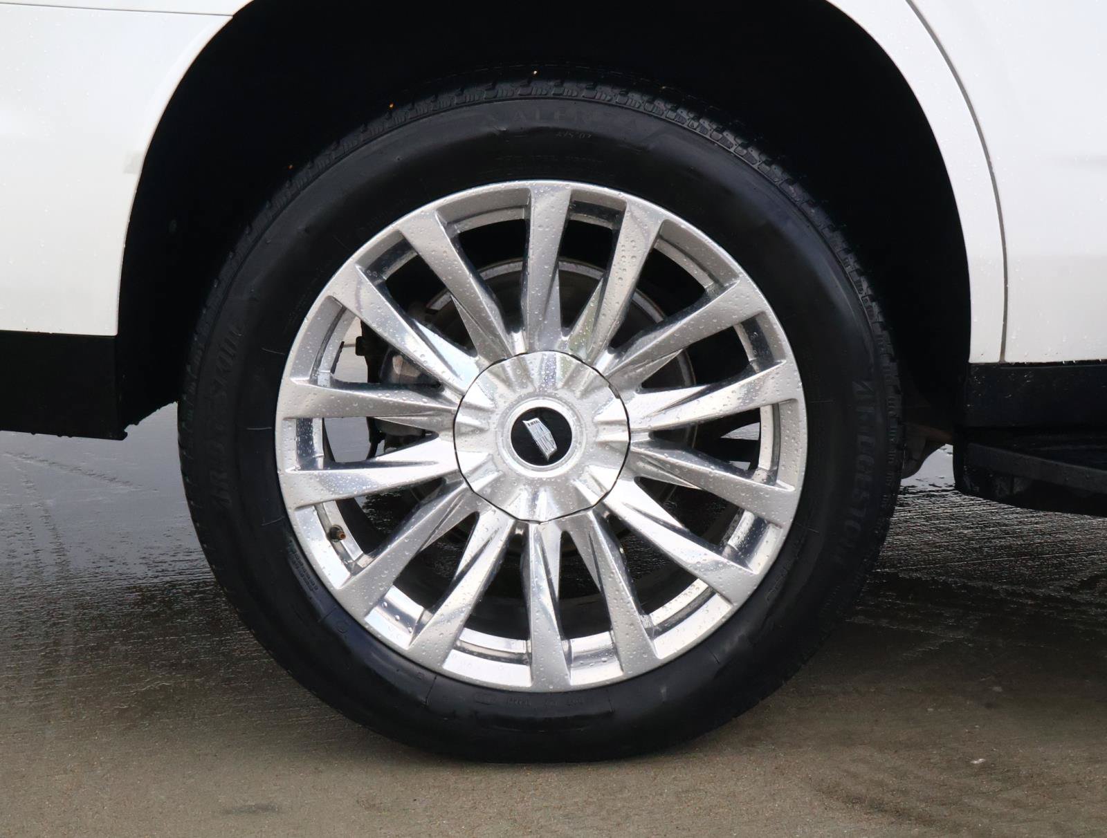 Used 2023 Cadillac Escalade Premium Luxury RWD image 8