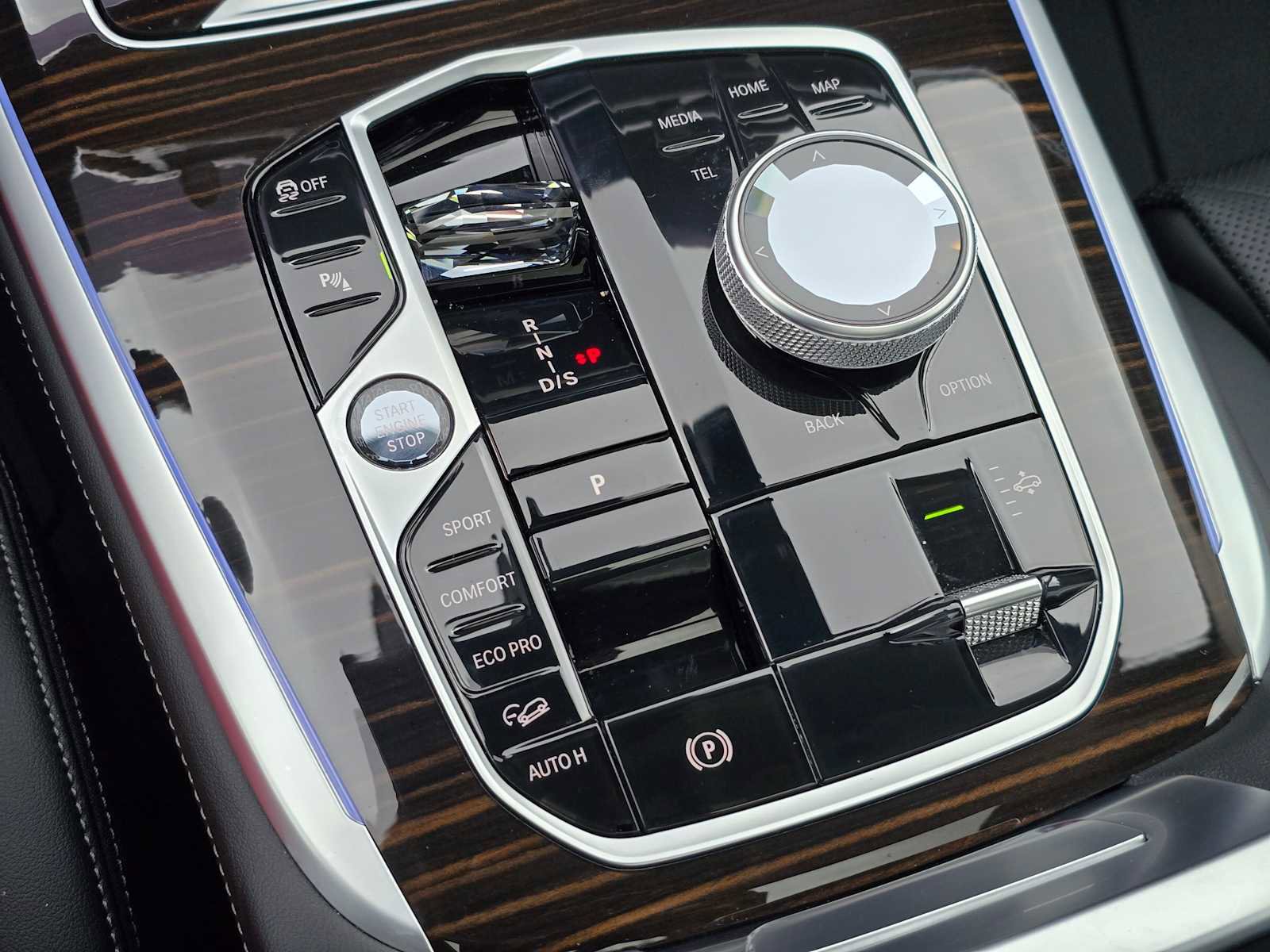 Used 2025 BMW X7 xDrive40i w/ Premium Package image 26