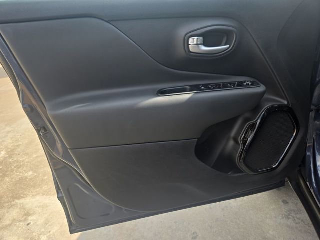 Used 2023 Jeep Renegade Altitude image 10