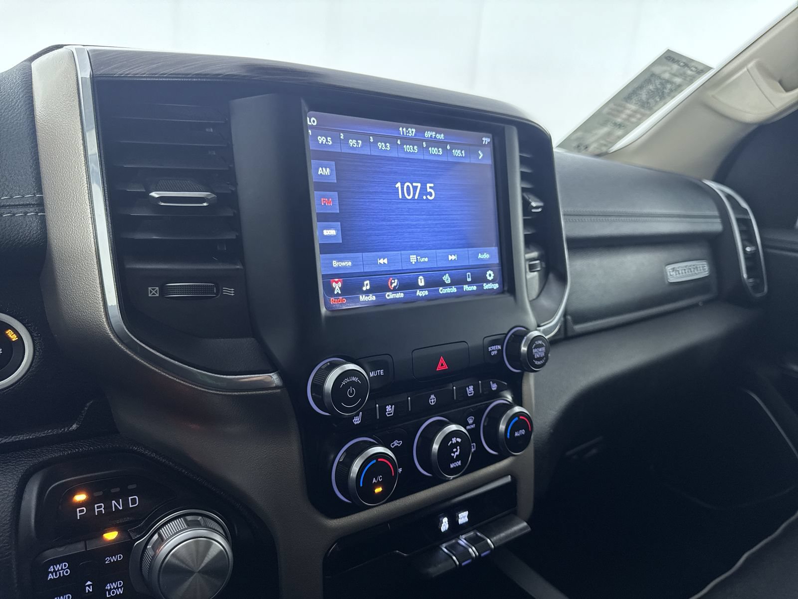 Used 2019 RAM 1500 Laramie AWD/4WD image 18