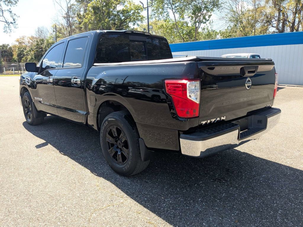 Used 2017 Nissan Titan SV image 5
