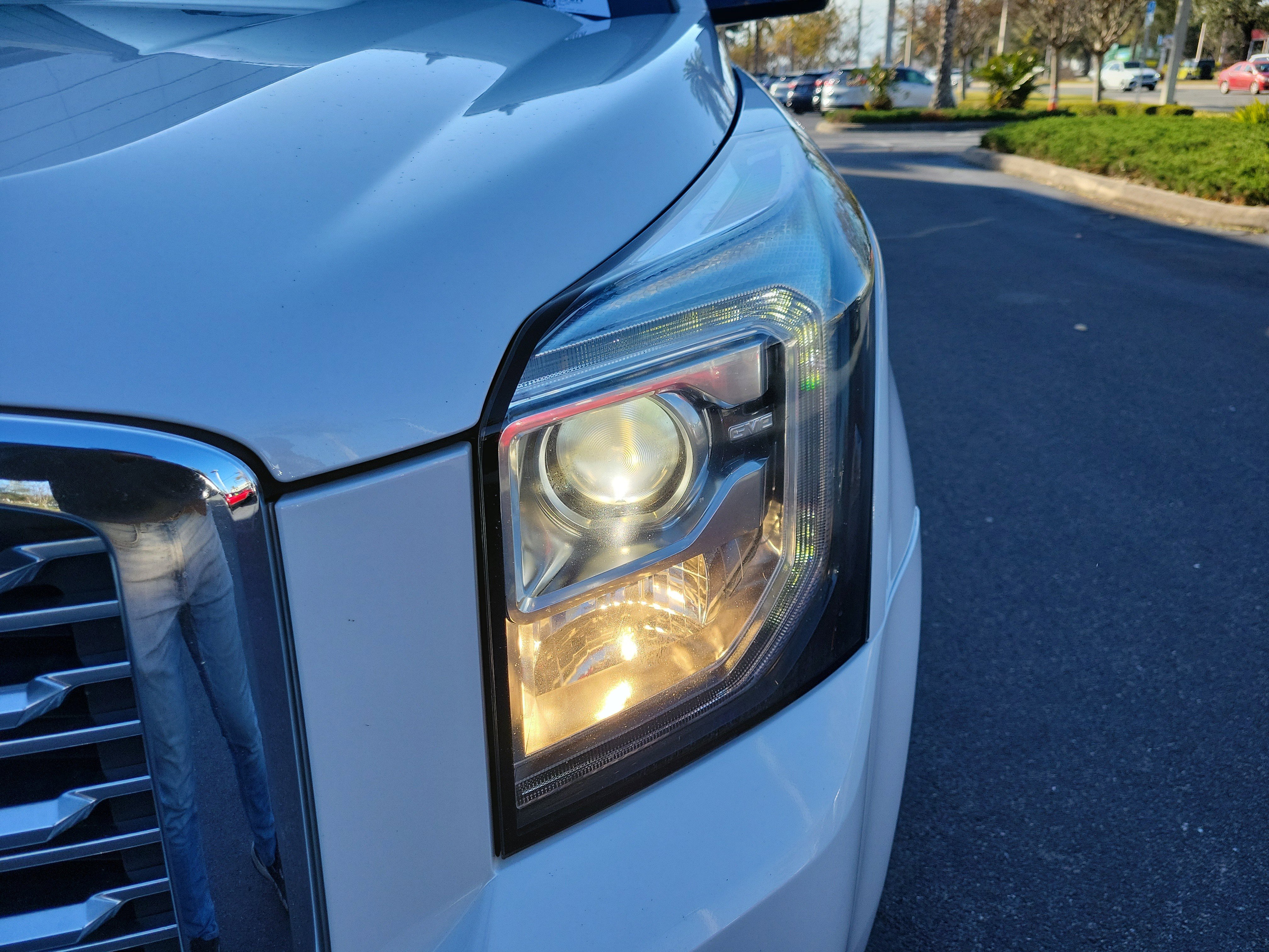 Used 2019 GMC Yukon Denali image 9