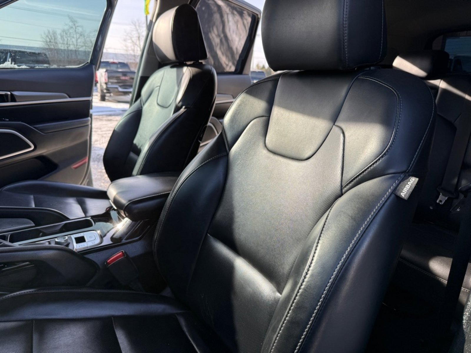 Used 2022 Kia Telluride LX image 17