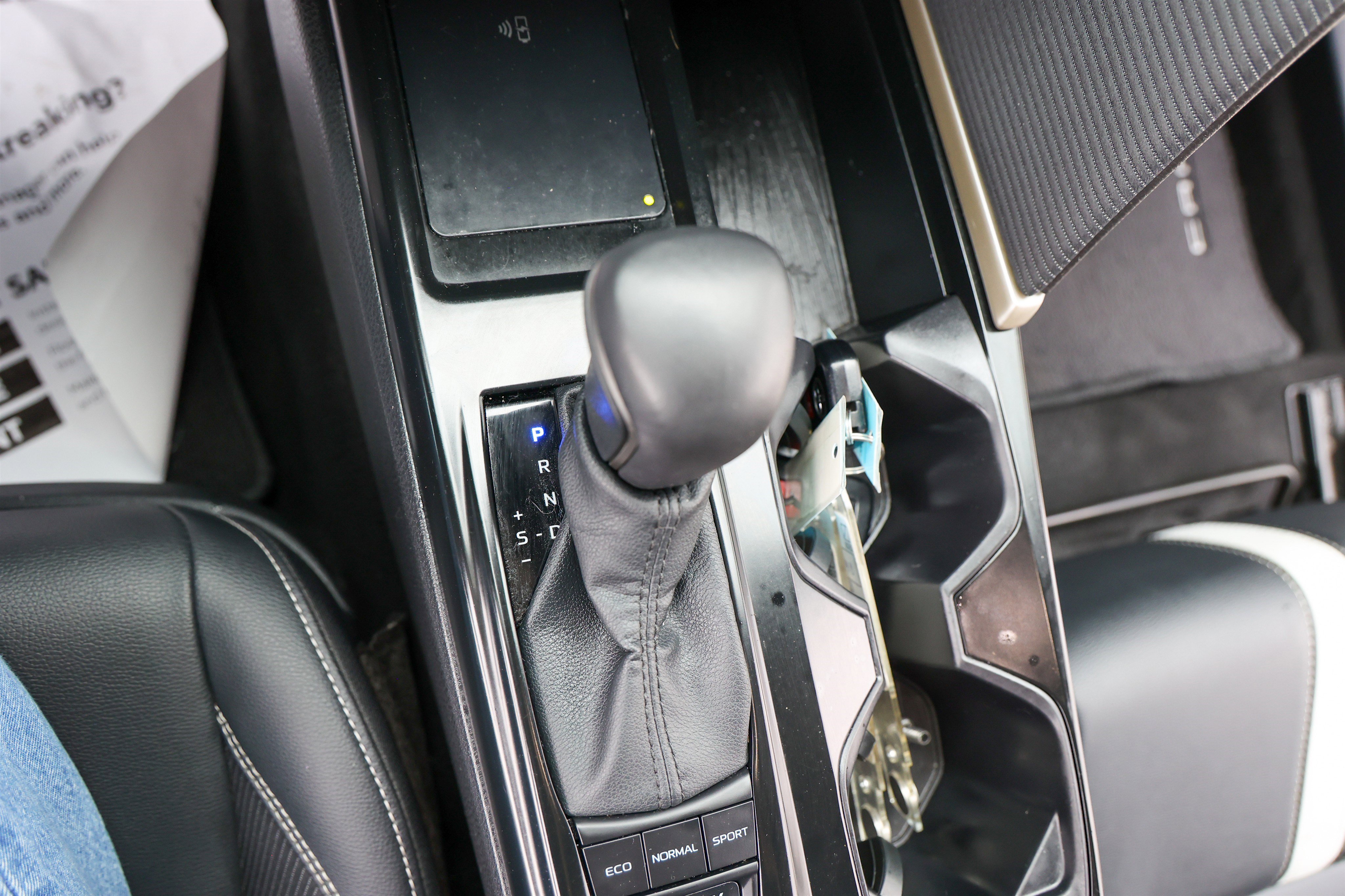 Used 2025 Toyota Camry SE w/ Convenience Package image 25