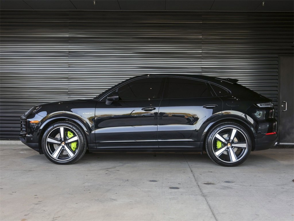 Certified 2025 Porsche Cayenne E-Hybrid Coupe image 2