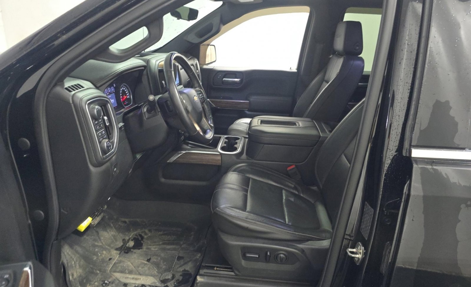 Used 2019 Chevrolet Silverado 1500 High Country w/ Technology Package AWD/4WD image 7