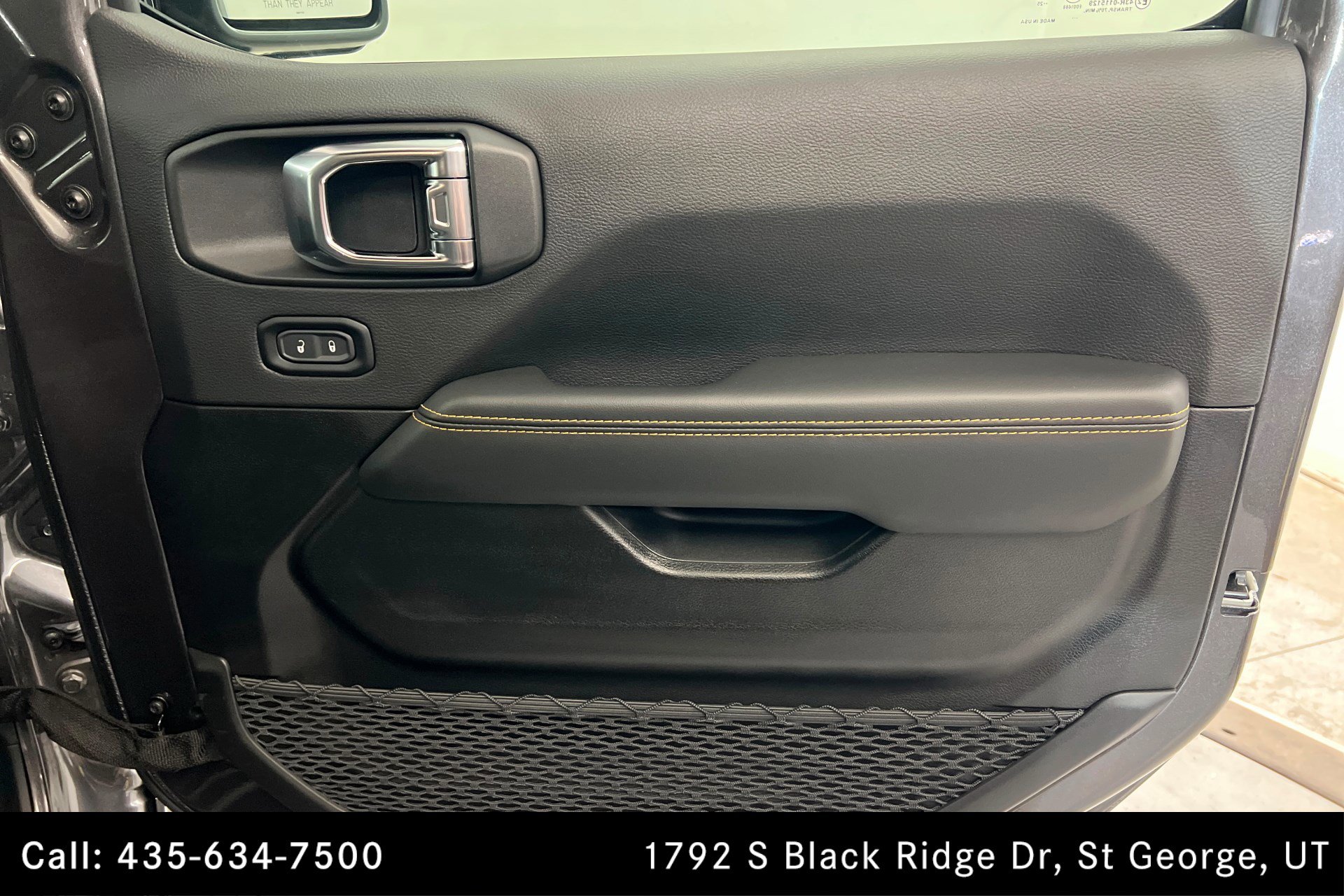 Used 2025 Jeep Wrangler Sahara image 23