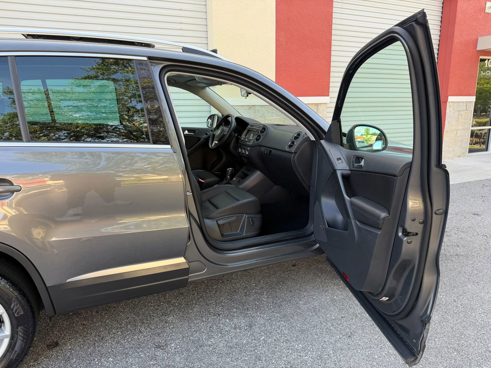 Used 2014 Volkswagen Tiguan S FWD image 22