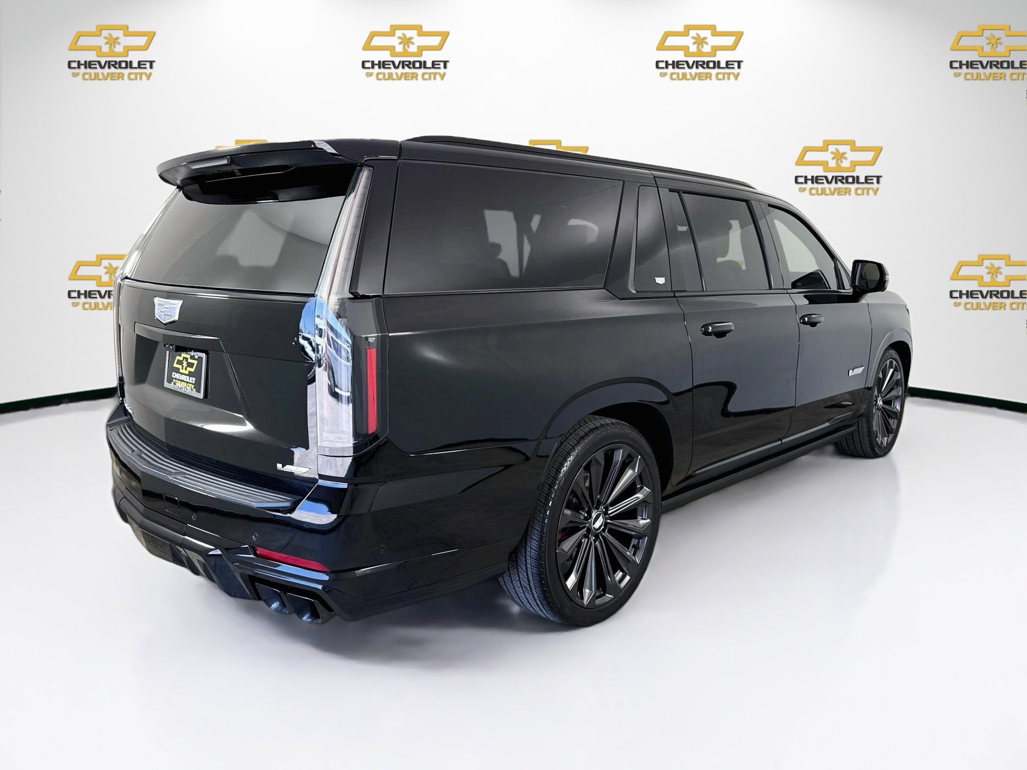 Used 2025 Cadillac Escalade ESV V AWD/4WD image 8