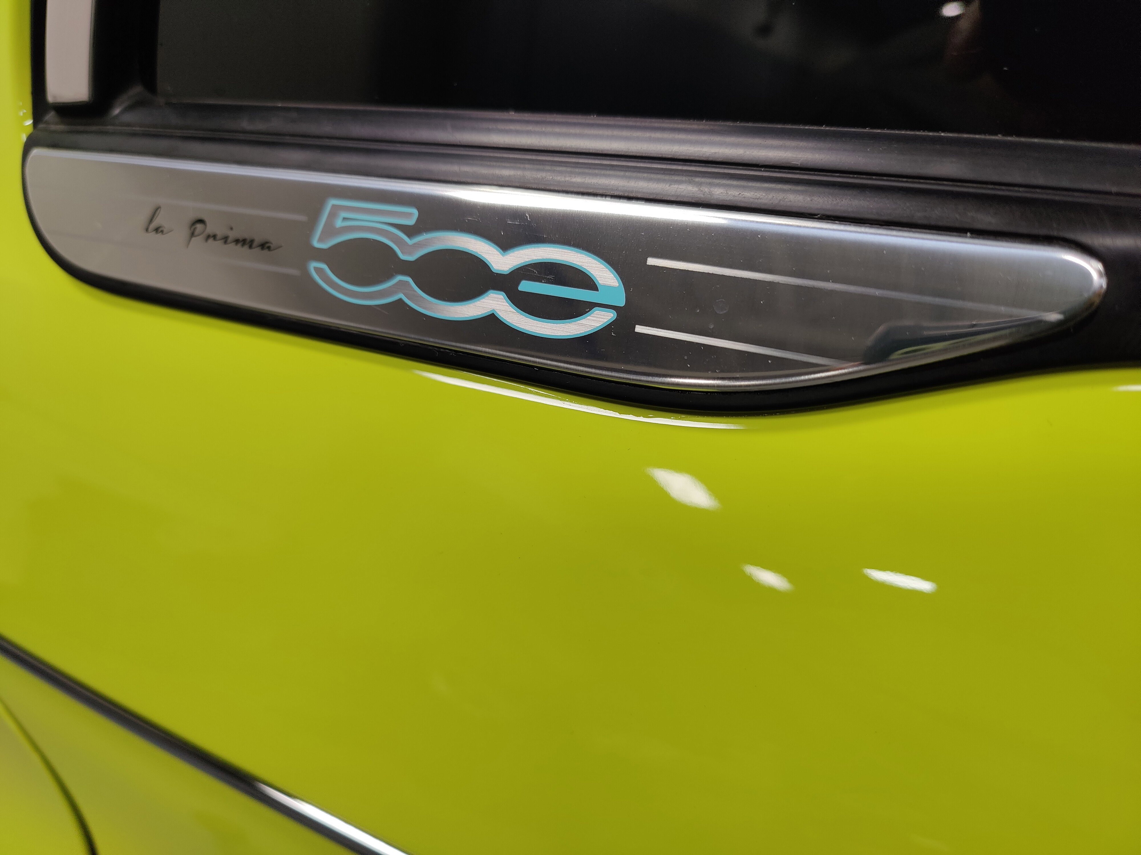 New 2025 FIAT 500 e w/ Quick Order Package 21B Icona image 4