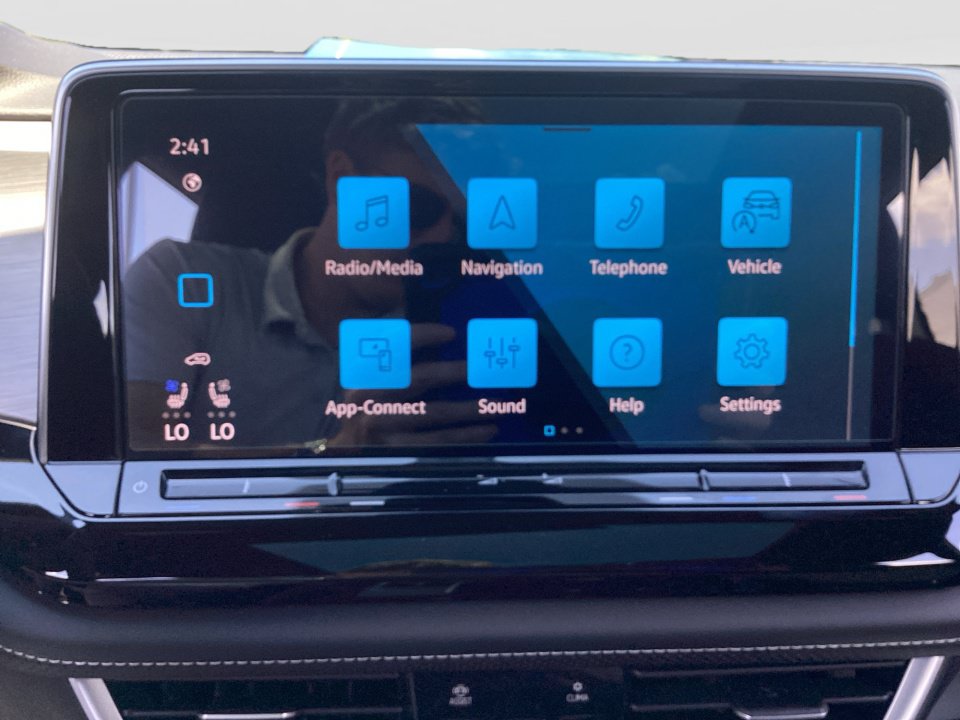 Certified 2026 Volkswagen Atlas Cross Sport SE w/ Panoramic Sunroof Package FWD image 17