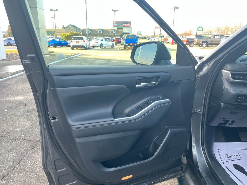 Used 2023 Toyota Highlander XSE image 15