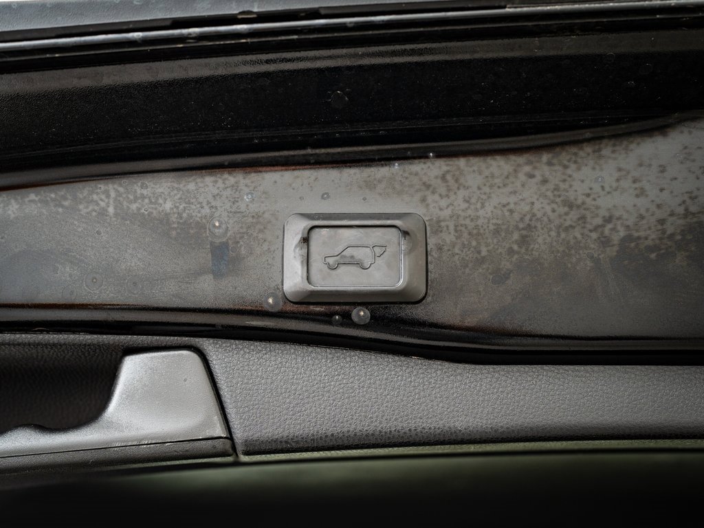 Used 2020 Toyota RAV4 AWD image 22