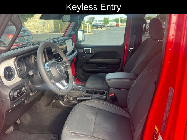 Used 2025 Jeep Wrangler Unlimited Sahara AWD/4WD image 14