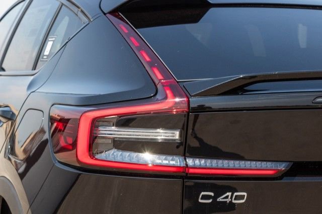 Used 2024 Volvo C40 P8 Recharge Plus w/ Climate Package image 10