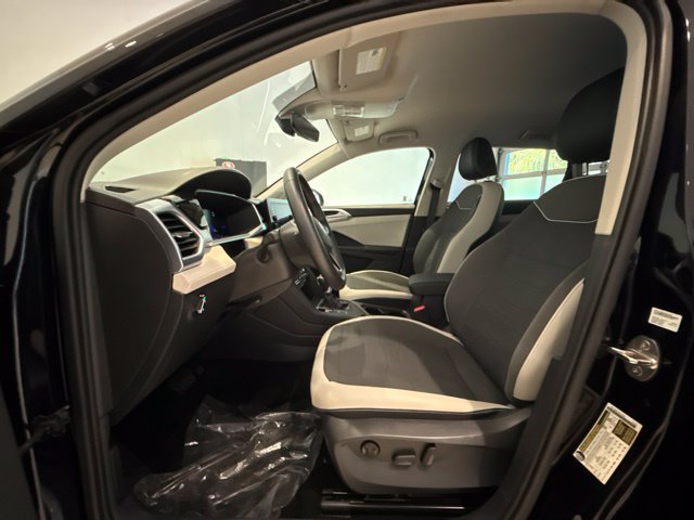 Used 2025 Volkswagen Taos SE FWD image 10