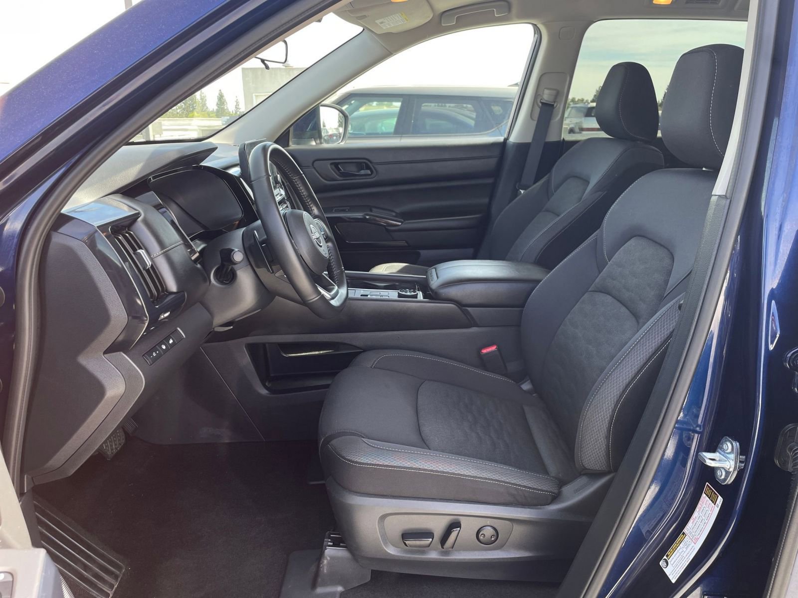 Used 2025 Nissan Pathfinder SV AWD/4WD image 29