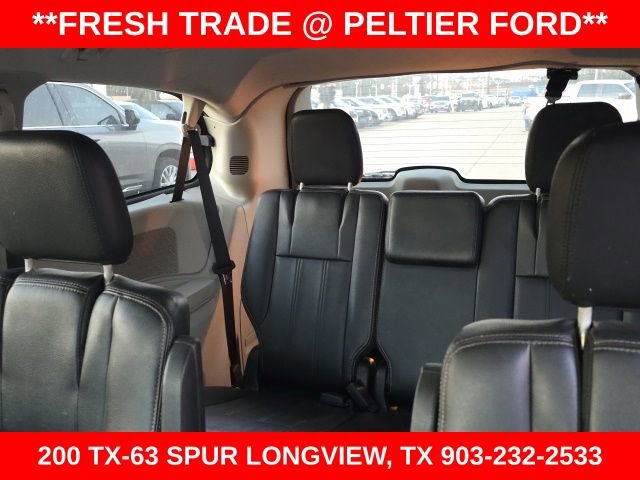 Used 2015 Chrysler Town & Country Touring image 18