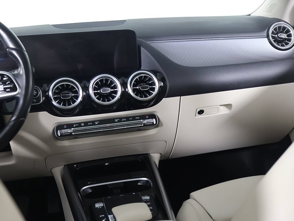 Used 2023 Mercedes-Benz GLA 250 4MATIC w/ Premium Package image 43