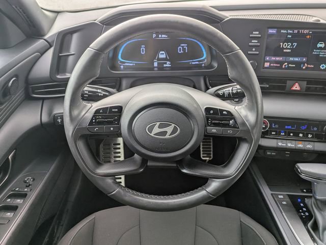 Used 2025 Hyundai Elantra Sport image 18