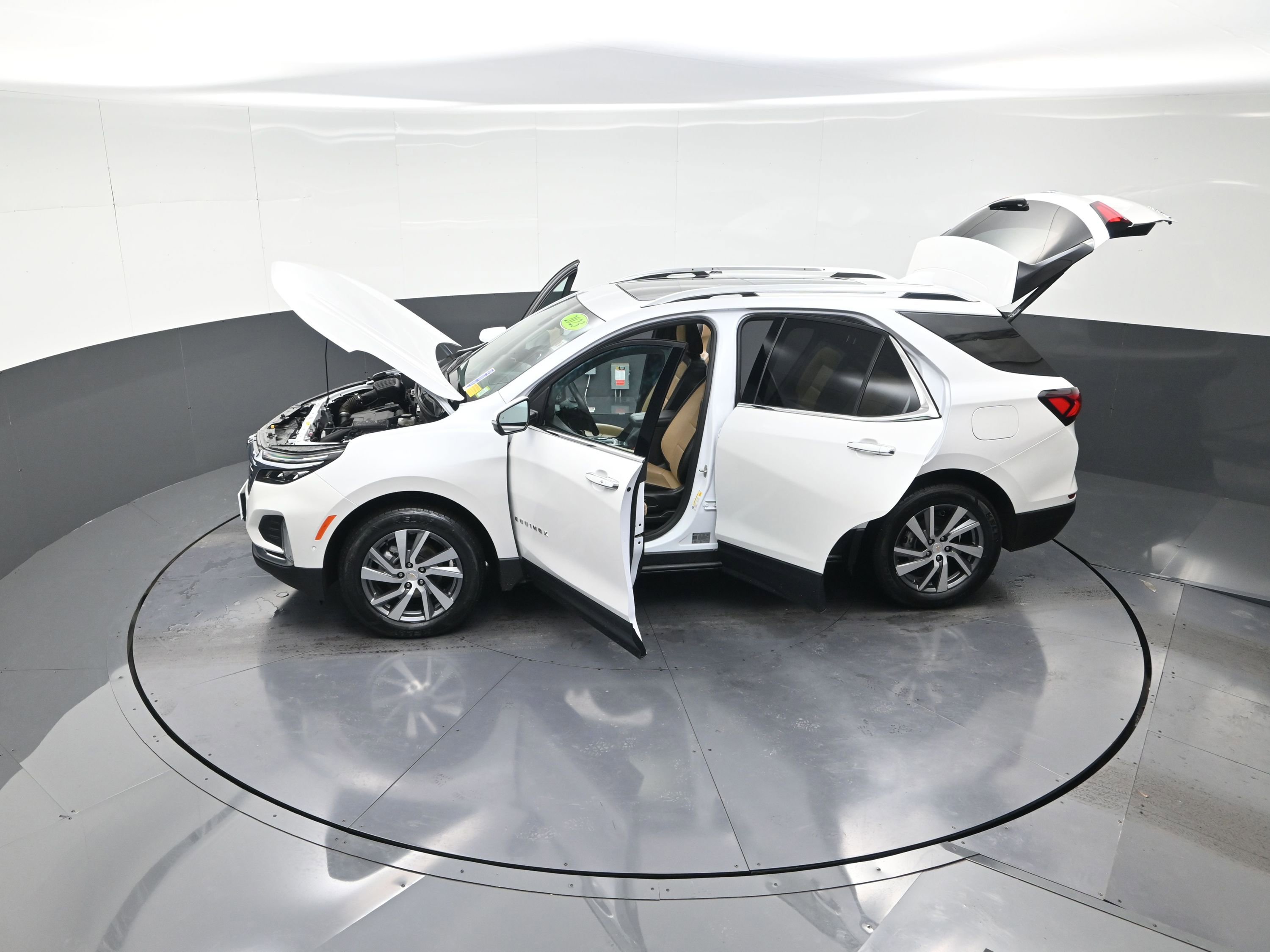 Used 2023 Chevrolet Equinox Premier image 12