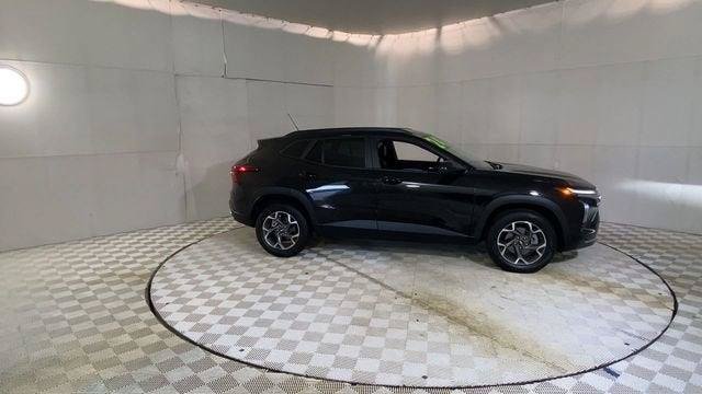 Used 2024 Chevrolet Trax LT w/ Driver Confidence Package FWD image 5